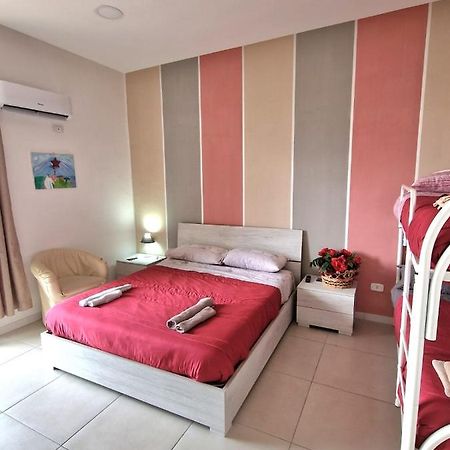 Home Regina Giovanna Naples Luaran gambar